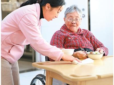 多方共舉，求解照護之困（健康驛站·關(guān)注健康老齡化②）