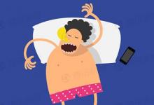 睡覺睡一半突然抖一下怎么回事？