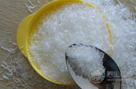 雞精和味精有什么不同?它們的成分一樣嗎 雞精和味精有什么不同?它們的成分一樣嗎