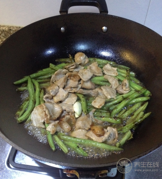 豆角燉肉制作方法？