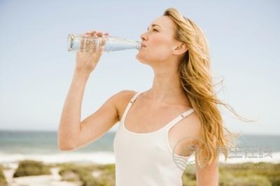 喝水減肥法喝水瘦身法時(shí)間表