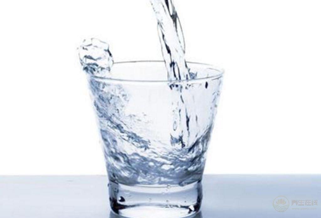 有這三種喝水習慣的朋友趕快改改,傷身又傷腎 有這三種喝水習慣的朋友趕快改改,傷身又傷腎