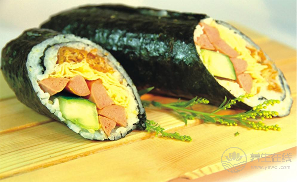 美味的雞蛋火腿紫菜包飯做起來