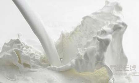 牛奶能喝能美容 還能治皮膚病 牛奶能喝能美容 還能治皮膚病