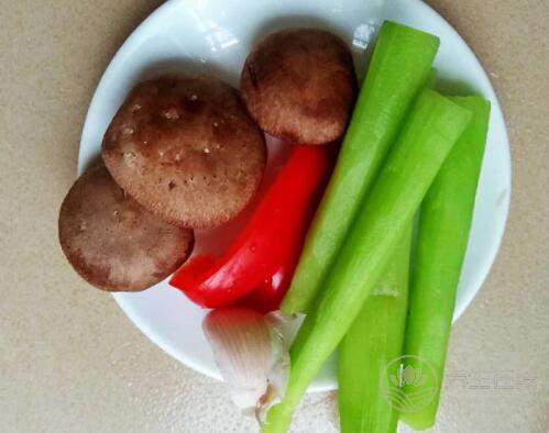 這種菜被稱為降三高小能手,秋冬多吃對身體有好處 這種菜被稱為降三高小能手,秋冬多吃對身體有好處