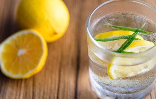 檸檬水可以減肥和變白嗎？方法很重要