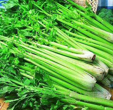 吃芹菜拌腰果降壓養(yǎng)顏 芹菜拌腰果的簡(jiǎn)單做法 吃芹菜拌腰果降壓養(yǎng)顏 芹菜拌腰果的簡(jiǎn)單做法