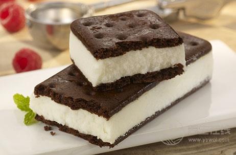 警惕!晚上吃宵夜別“碰”5種食物 警惕!晚上吃宵夜別“碰”5種食物