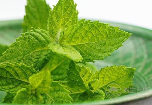 喉嚨不舒服吃什么好? 喉嚨不舒服吃什么好?