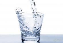 有這三種喝水習(xí)慣的朋友趕快改改，傷身又傷腎