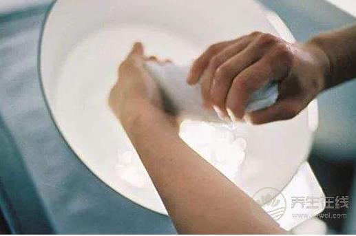 嗓子疼時不妨嘗試這些妙招,省錢又實用! 嗓子疼時不妨嘗試這些妙招,省錢又實用!