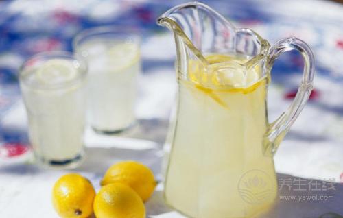 檸檬泡水,這樣泡才養(yǎng)生,泡錯了天天喝都是白費 檸檬泡水,這樣泡才養(yǎng)生,泡錯了天天喝都是白費