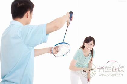 打羽毛球的好處打羽毛球應該注意什么 打羽毛球的好處打羽毛球應該注意什么