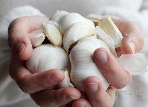 大蒜吃法有講究，吃錯了不抗癌，還會致癌！
