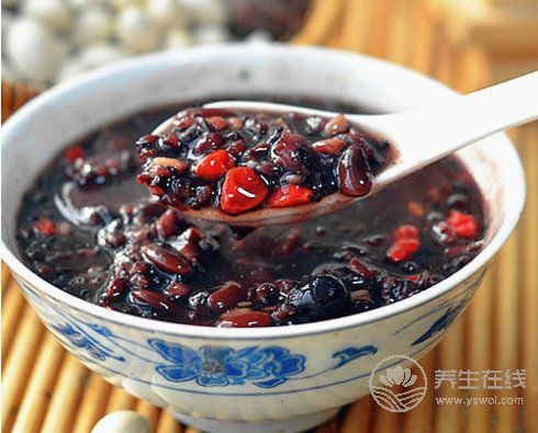 黑豆加枸杞，勝過很多補藥