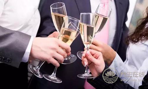 四招輕松解決喝酒后頭痛問題! 四招輕松解決喝酒后頭痛問題!