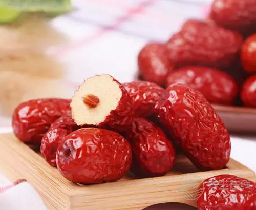 大棗能補(bǔ)血補(bǔ)氣，但這些食用誤區(qū)要警惕