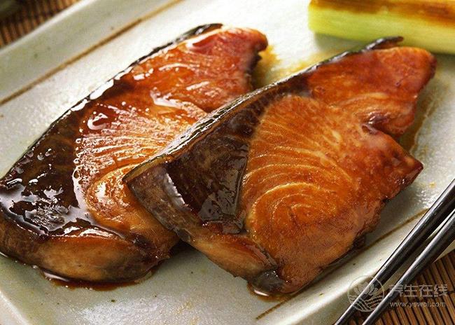 吃魚有很多好處,但這幾類人要少吃 吃魚有很多好處,但這幾類人要少吃