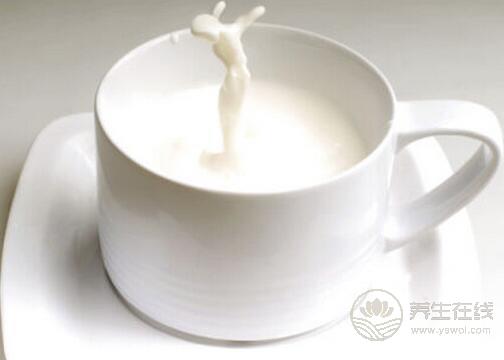 純牛奶不能和什么一起吃？