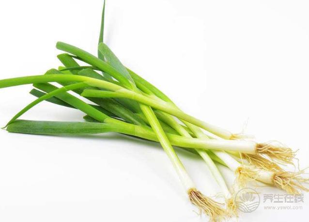 炒菜放大蔥，有這4個重要作用，可惜有些人不能吃