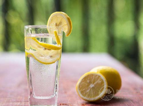 檸檬泡水,這樣泡才養(yǎng)生,泡錯了天天喝都是白費 檸檬泡水,這樣泡才養(yǎng)生,泡錯了天天喝都是白費