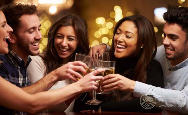 酒混著喝會怎么樣會中毒嗎 酒混著喝會怎么樣會中毒嗎