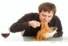 吃飯別太快,太快容易發胖還對身體不好