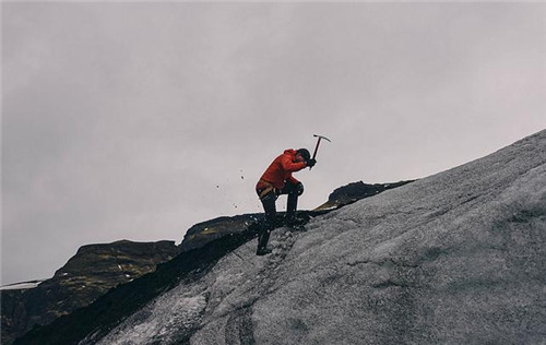 爬山時(shí)穿什么衣服更合適 適合爬山的季節(jié) 爬山時(shí)穿什么衣服更合適 適合爬山的季節(jié)