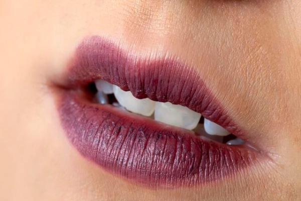 嘴唇被蚊子咬后發(fā)腫應(yīng)該如何解決 嘴唇被蚊子咬后發(fā)腫應(yīng)該如何解決