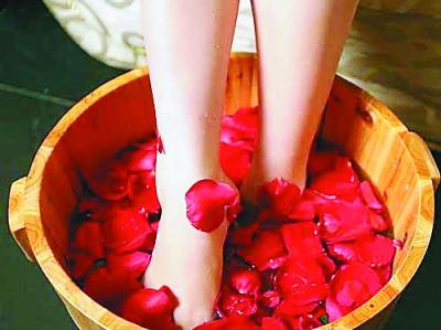 老年人腳涼的原因以及相應的改善方法