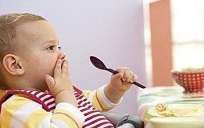 小孩子吃多了開始發(fā)燒應(yīng)該如何處理