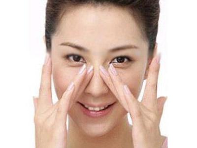 人為什么會有黑頭應(yīng)該如何去掉黑頭