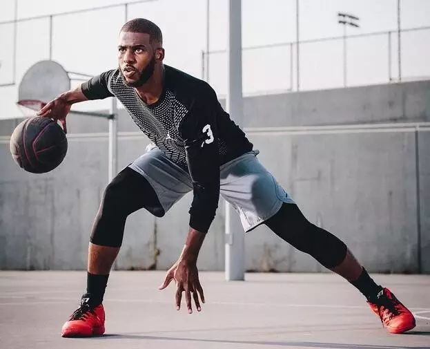 打籃球運動對于身體的幫助和弊端