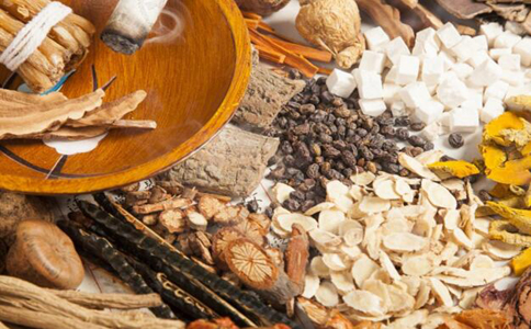 在馬路邊可以經(jīng)常見到的藥材有哪些-易網(wǎng)健康<a href=http://www.jsjjzhkt.cn/jkys/ target=_blank class=infotextkey>養(yǎng)生</a>網(wǎng) 在馬路邊可以經(jīng)常見到的藥材有哪些