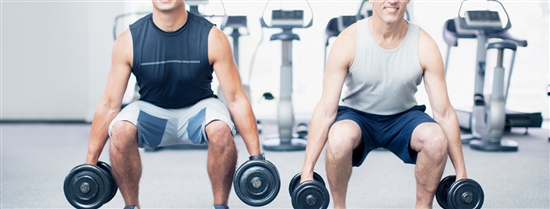 在做深蹲時應該怎樣調整自己的呼吸-易網健康<a href=http://www.jsjjzhkt.cn/jkys/ target=_blank class=infotextkey>養生</a>網 在做深蹲時應該怎樣調整自己的呼吸