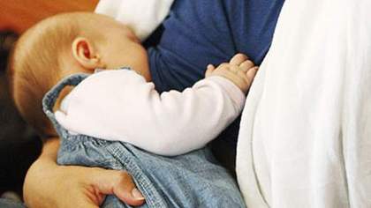 如果寶媽出現身體發熱的情況還可以喂奶嗎