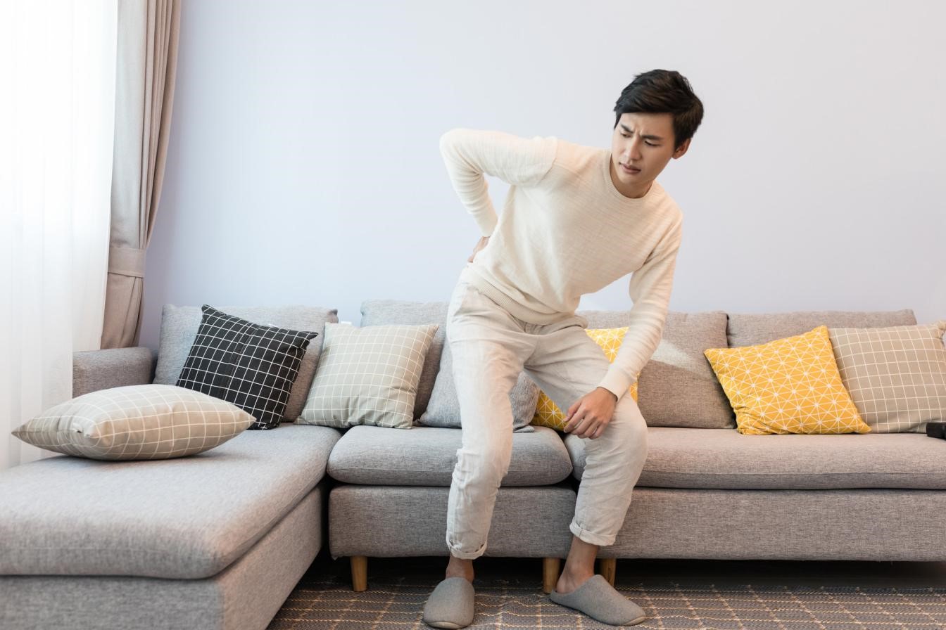 怎樣保護腰椎好呢?了解下氨糖軟骨素鈣片的功效和4大法寶-易網健康<a href=http://www.jsjjzhkt.cn/jkys/ target=_blank class=infotextkey>養生</a>網 怎樣保護腰椎好呢?了解下氨糖軟骨素鈣片的功效和4大法寶