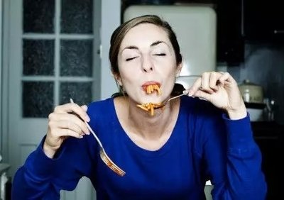 中午吃的比較多感覺很撐需要怎樣解決-易網健康<a href=http://www.jsjjzhkt.cn/jkys/ target=_blank class=infotextkey>養生</a>網 中午吃的比較多感覺很撐需要怎樣解決