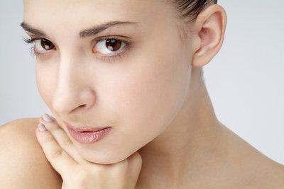 化妝的哪些技巧可以起到遮住眼袋效果