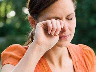 頭和眼睛突然間開始經(jīng)常脹痛的原因