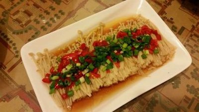 油淋金針菇需要準備哪些材料以及做法-易網健康<a href=http://www.jsjjzhkt.cn/jkys/ target=_blank class=infotextkey>養生</a>網 油淋金針菇需要準備哪些材料以及做法