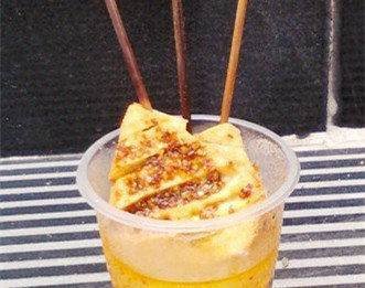 地攤上雞汁豆腐對于健康方面的影響-易網健康<a href=http://www.jsjjzhkt.cn/jkys/ target=_blank class=infotextkey>養生</a>網 地攤上雞汁豆腐對于健康方面的影響