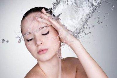 臉部皮膚缺水情況很嚴(yán)重怎么補水