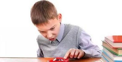 導致兒童多動綜合癥的原因以及治療方法-易網健康<a href=http://www.jsjjzhkt.cn/jkys/ target=_blank class=infotextkey>養生</a>網 導致兒童多動綜合癥的原因以及治療方法