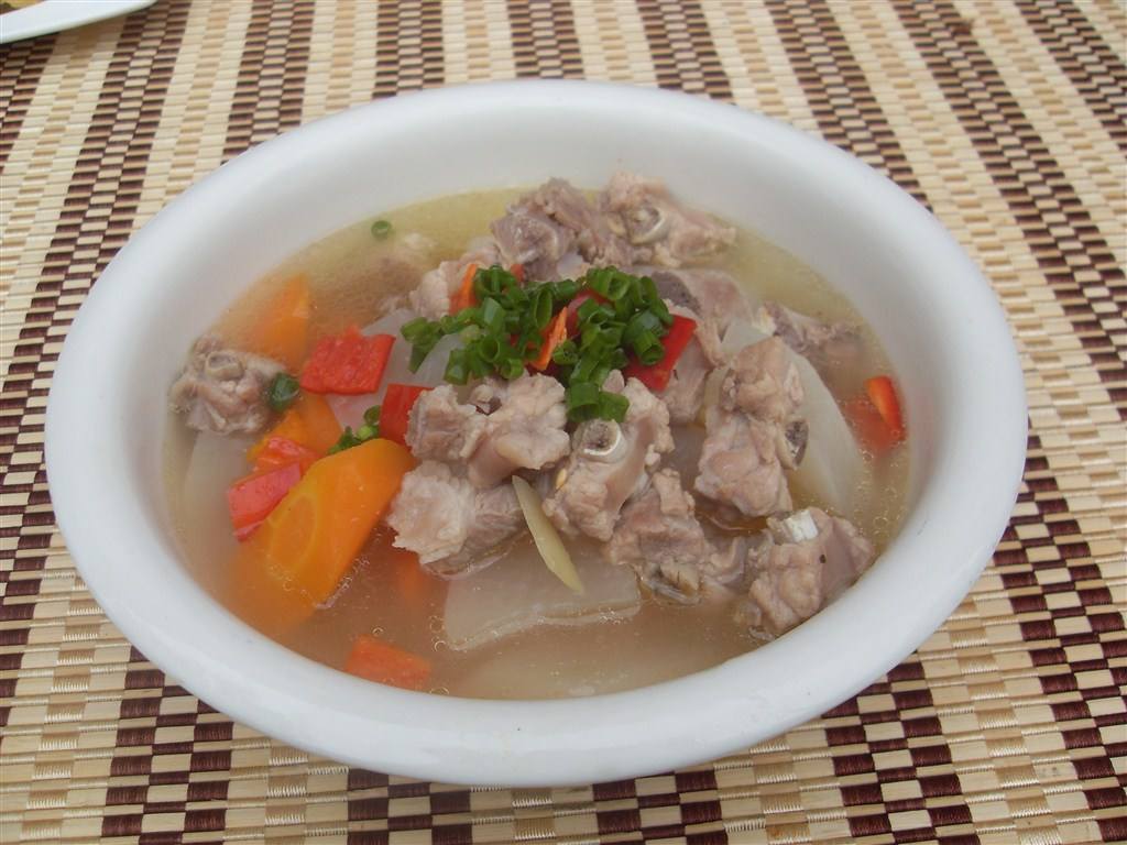 剩了的排骨湯放一夜之后還能不能喝了-易網(wǎng)健康<a href=http://www.jsjjzhkt.cn/jkys/ target=_blank class=infotextkey>養(yǎng)生</a>網(wǎng) 剩了的排骨湯放一夜之后還能不能喝了