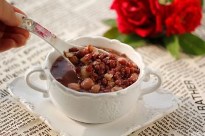 紅豆薏米祛濕茶有哪些比較具體的功效-易網(wǎng)健康<a href=http://www.jsjjzhkt.cn/jkys/ target=_blank class=infotextkey>養(yǎng)生</a>網(wǎng) 紅豆薏米祛濕茶有哪些比較具體的功效