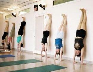 靠墻倒立的作用有哪些以及它的正確姿勢