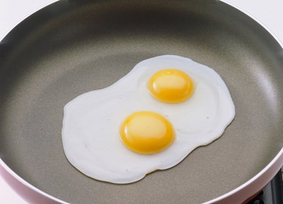 想把雞蛋煎得好吃又好看存在著哪些竅門-易網健康<a href=http://www.jsjjzhkt.cn/jkys/ target=_blank class=infotextkey>養生</a>網 想把雞蛋煎得好吃又好看存在著哪些竅門