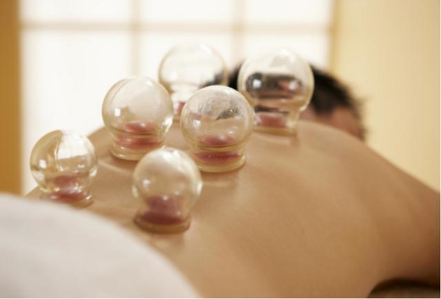 第一次拔火罐有哪些需要注意的方面-易網<a href=http://www.jsjjzhkt.cn/ target=_blank class=infotextkey>健康養生</a>網 第一次拔火罐有哪些需要注意的方面