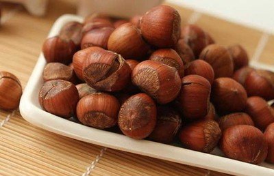 榛子一天食用多少個對身體健康最好-易網健康<a href=http://www.jsjjzhkt.cn/jkys/ target=_blank class=infotextkey>養生</a>網 榛子一天食用多少個對身體健康最好